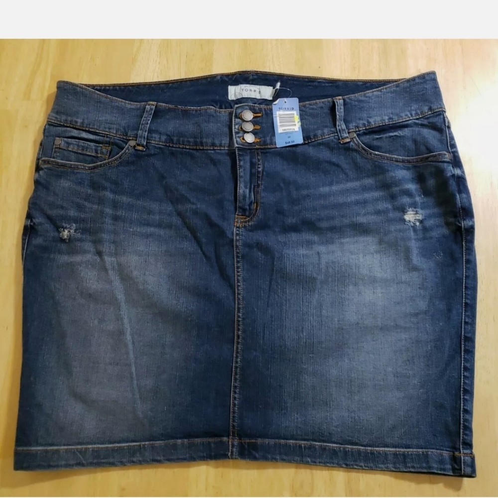 Torrid size 22  skirt  NWT